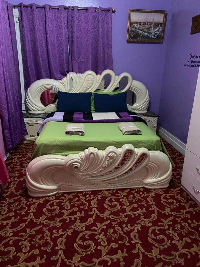 A Lavish Room In Queens 纽约 外观 照片
